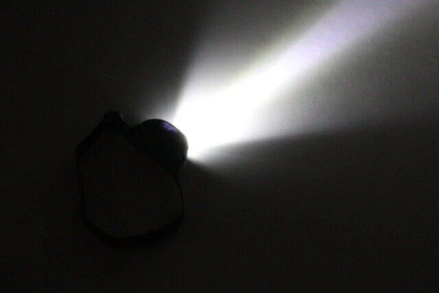 ダイソーのセンサー付きLEDヘッドライトの明るさ