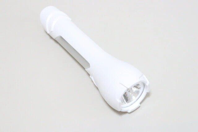 ダイソーの握ると点くライト