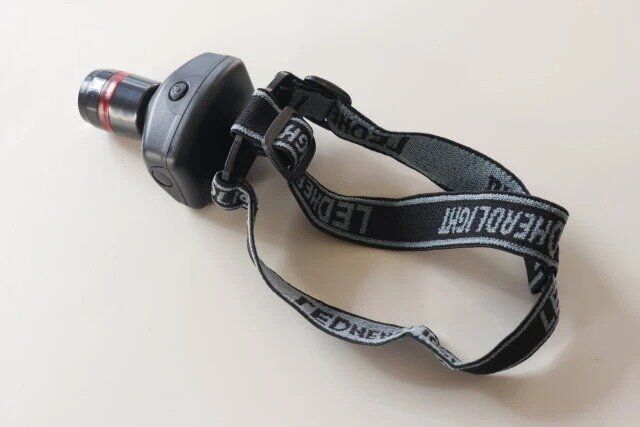 ダイソーのヘッドライト ワイド＆スポット