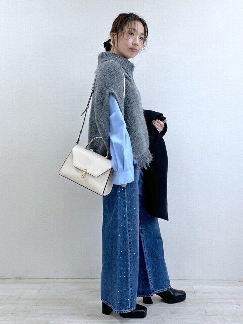 2025冬レディースグレーニットベストレイヤードコーデ