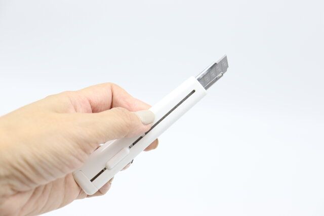 キャンドゥ カッターナイフ（シースリー） サイズ感