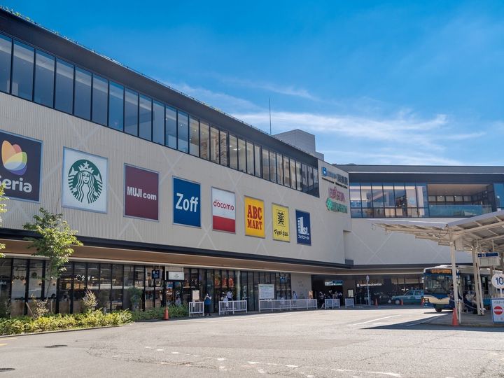 大東建託は、兵庫県に住む20歳以上の男女を対象に居住満足度調査を行い、「いい部屋ネット 住み続けたい街ランキング2025＜兵庫県版＞」として発表しました。兵庫県民が選ぶ「住み続けたい街（自治体）」ランキングの2位は「西宮市」、1位は？