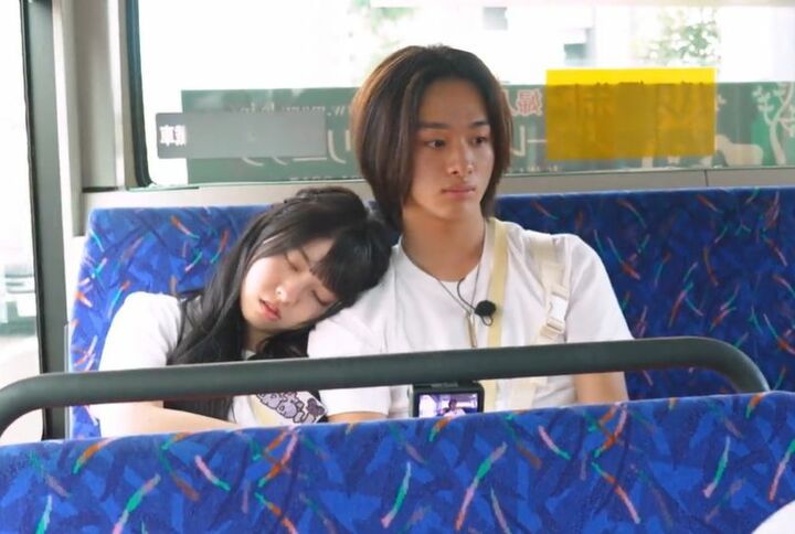 【写真・画像】『今日好き』のSNSで有名カップル、居眠りで肩にもたれかかる“自然体なラブラブ” 彼氏は「寝てていいよ」と優しい言葉も 1枚目