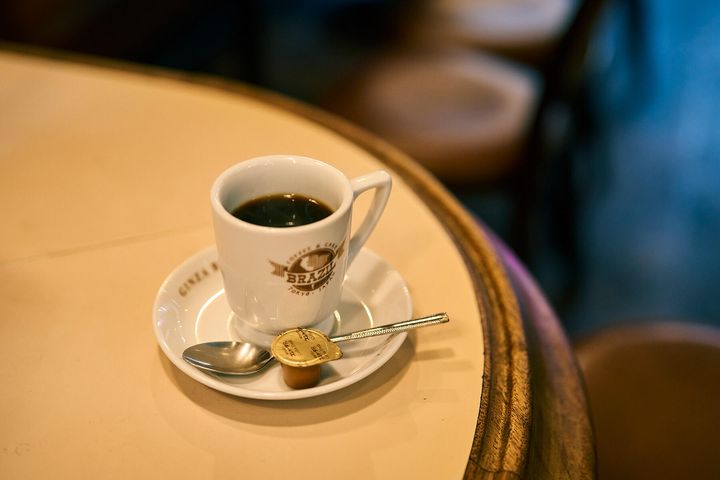 冷めにくい厚手のカップ