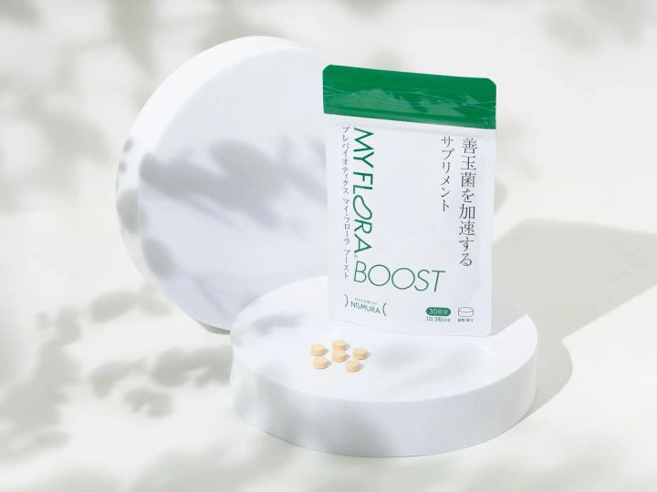 サプリメントのパッケージと錠剤