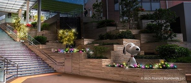 駅構内にもクリスマスの装飾が設置される