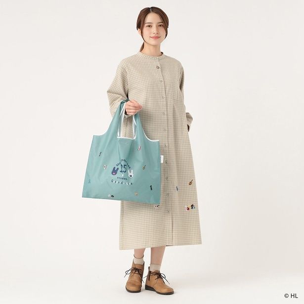 「リサとガスパール刺しゅうワンピース」(7480円)と「リサとガスパールエコバッグ4」(1738円) 