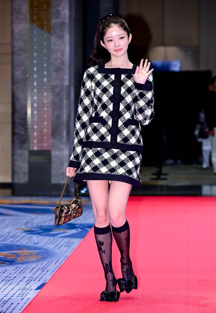 画像: 【IVE レイ】レトロなエッセンスを散りばめて