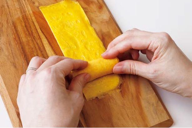 端からくるくると巻く (C)つやこママ／KADOKAWA