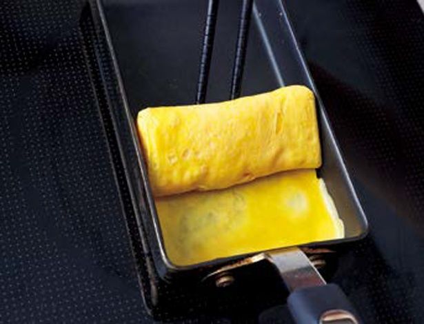 手前にくるくる巻いて奥へ寄せる (C)つやこママ／KADOKAWA