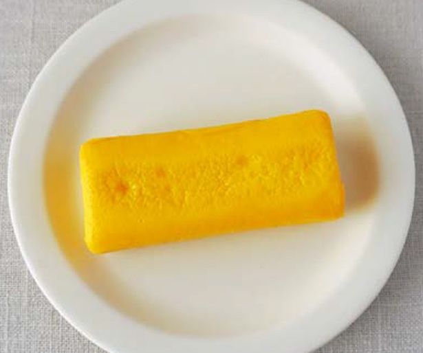 卵1個で作れる卵焼き器を使えば、巻くのが簡単 (C)つやこママ／KADOKAWA