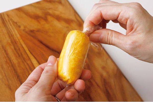 冷めたらお弁当箱の高さに合わせてカットする (C)つやこママ／KADOKAWA