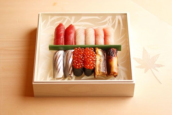 「銀座おのでら」と「なだ万」のコラボおせち登場！おせち料理と江戸前鮨の贅沢セット