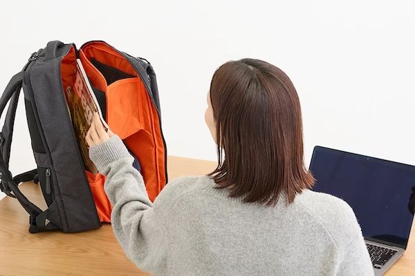 バッグの迷子問題に終止符！特許応用の「時短リュック」先行発売