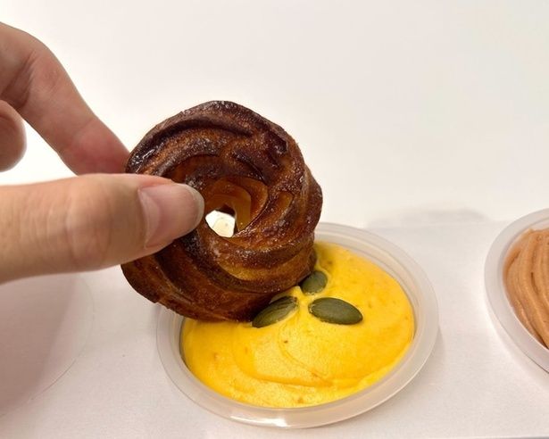 豪快にディップして食べるのがおすすめ