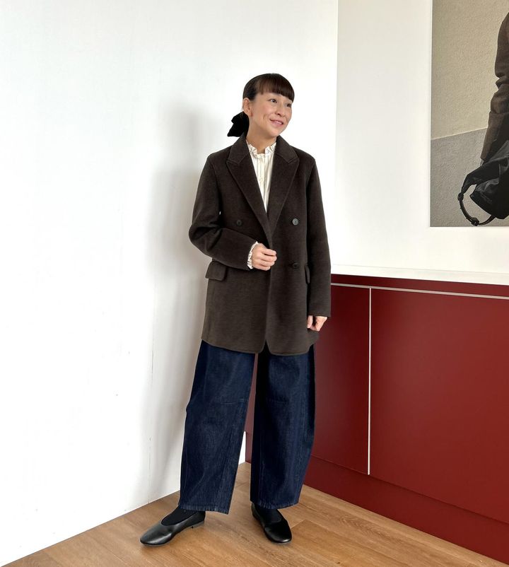 画像: 【コントワー・デ・コトニエ】ダブルフェイスジャケット（Mサイズ着用）¥16,900コットンブレンドフリルシャツ(Mサイズ着用）¥7,990、バレルレッグジーンズ（Mサイズ着用）¥9,990 ※佐藤さんの身長：165㎝