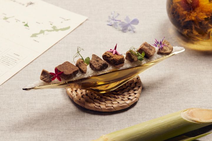 ウェルカムサービスで黒糖を食べ比べ