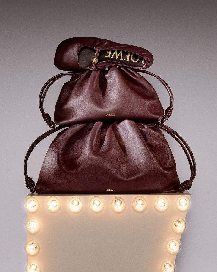 （上から）ペブル ソフト バレリーナ ￥146,300 フラメンコパース ￥541,200 フラメンコパース ラージ ￥631,400