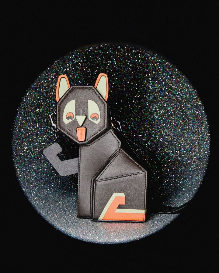 フューチャリスト キャット クラッチ ￥451,000