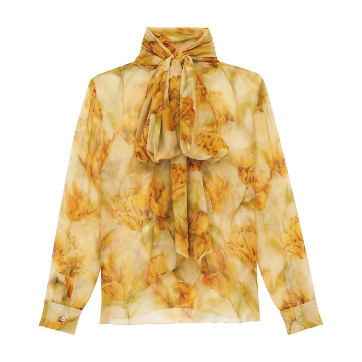 ブラウス ￥500,500／SAINT LAURENT BY ANTHONY VACCARELLO