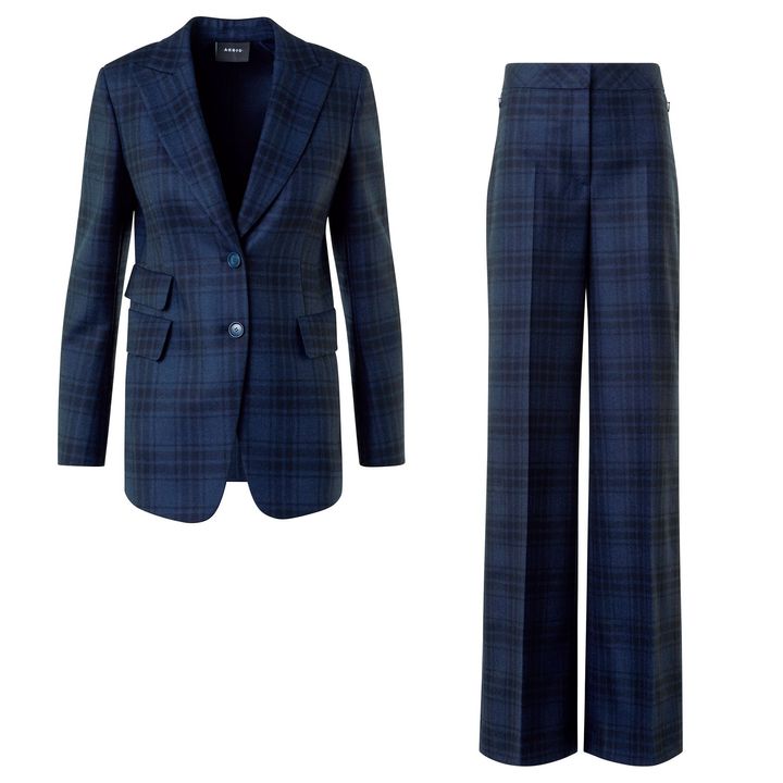 ジャケット ￥690,800 パンツ ￥225,500／ともにAKRIS