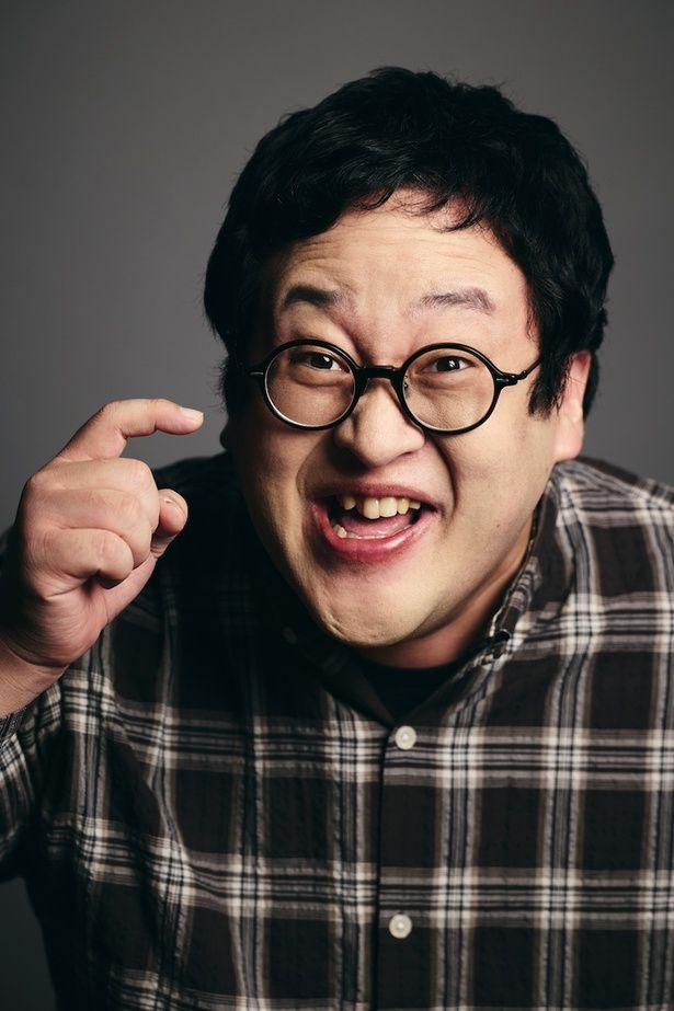 【写真を見る】ぐんぴぃがスズキタゴザクをモノマネ！似すぎ!! 撮影/河内彩 ヘアメイク/大久保里香