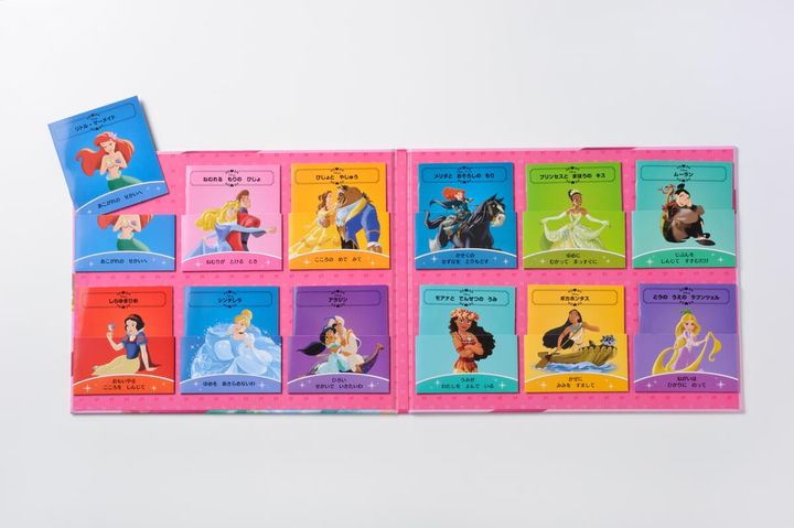 ミニ絵本と収納ポケット