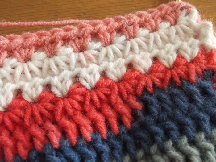 【100均毛糸】で作る「かぎ針編み巾着」の簡単レシピ。スタークロッシェがアクセント♪〈編み図つき〉