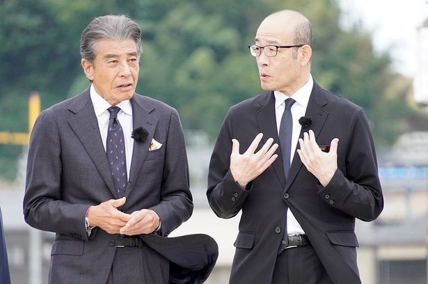 「これからの復興を⼼から願っています」とエールを送った舘ひろしと輪島市⻑の坂⼝茂