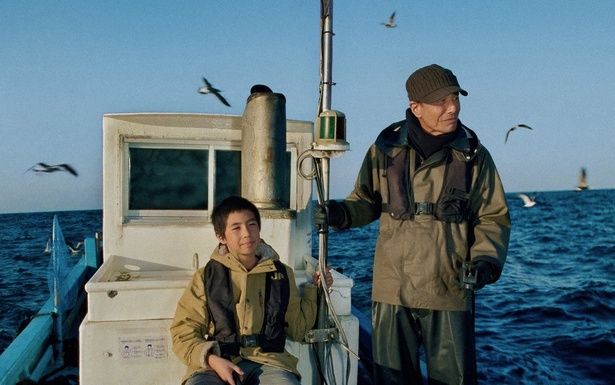 幸太は、三浦の背中を通して大切なことをたくさん学んでいく [c]2025「港のひかり」製作委員会