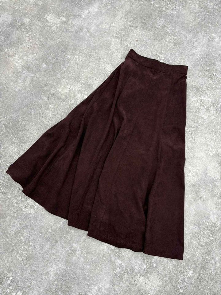 画像: イージーケアコーデュロイフレアスカート/575178（ボルドー38）¥5,990（グローバルワーク） 出典：グローバルワーク