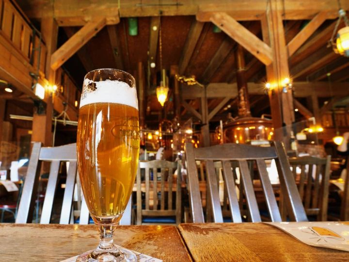 All About ニュース編集部が全国250人を対象に実施した「クラフトビールのブルワリーに関するアンケート」の調査結果から、「好き＆ビールを飲んでみたい北海道のクラフトビールブルワリー」ランキングを発表！ 2位「小樽ビール」を抑えた1位は？