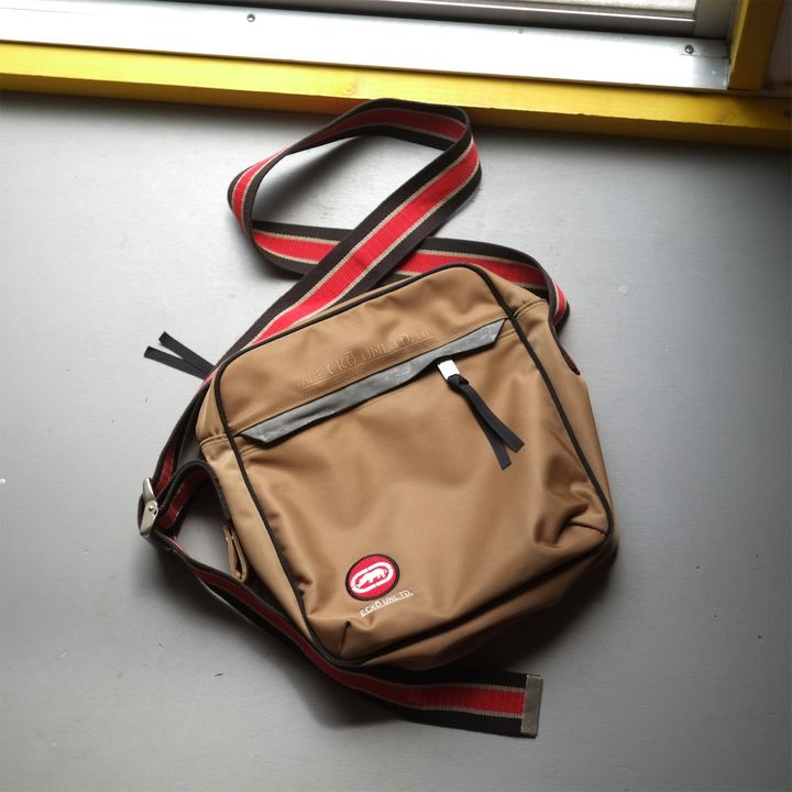 〈ECCO〉のショルダーバッグ