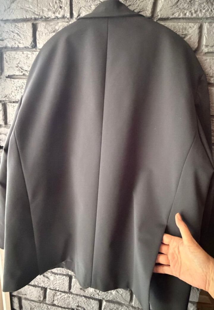 上林さん_UNUSのジャケット