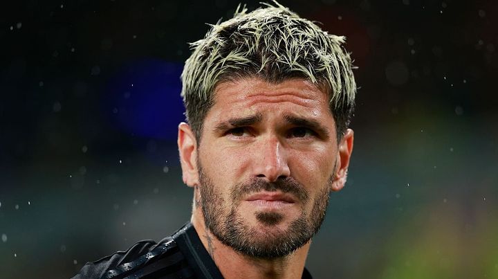 往復18時間…メッシの同僚MF、プレーオフ真っ只中に恋人のコンサートへ行き物議を醸す