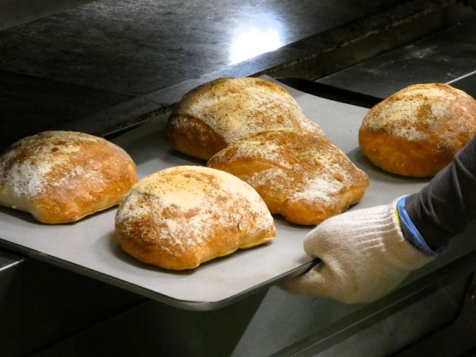 ヴィ・ド・フランス レーヴ・ド・パリ 天神地下街店 パンを焼くシーン