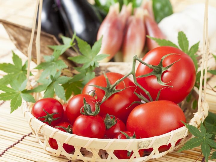 【医師が解説】「野菜はあまり食べないけど、自分は健康」と思っている人はいませんか？ 最新研究では、果物や野菜の摂取不足が原因で、世界で年間260万人が死亡していると報告されています。心疾患や脳卒中リスクの上昇や、「健康格差」も深刻です。分かりやすく解説します。