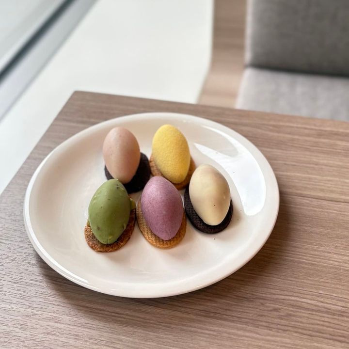 Restaurant Sola パリクレーム カラフル