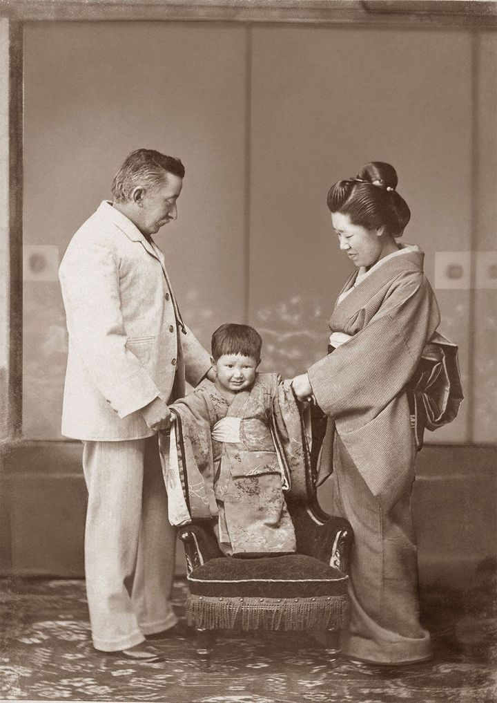 正式に結婚して長男が生まれた小泉八雲と妻セツ