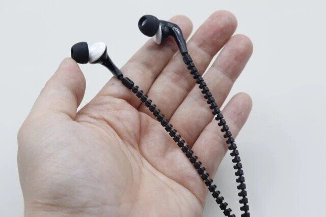 ダイソー ステレオイヤホン（マイク付、ジッパータイプ）