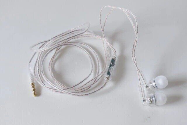 ダイソー リモコンマイク付ステレオイヤホン（クリア）