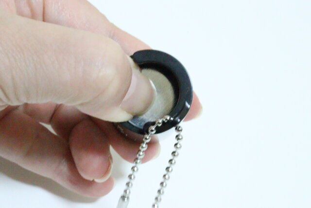 100円玉専用コインケース モノクロ 使用方法