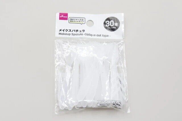 ダイソー メイクスパチュラ（斜めカット型、30本） パッケージ
