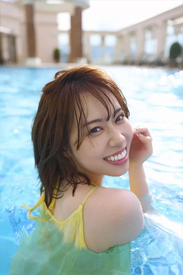 プールでのみずみずしい笑顔 / 伊達さゆり2nd写真集 シルエット