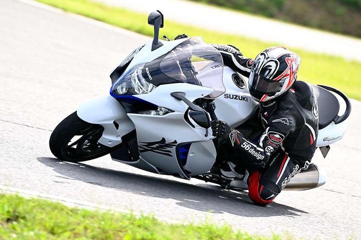 実は無意識のうちにハンドル操作しているものです