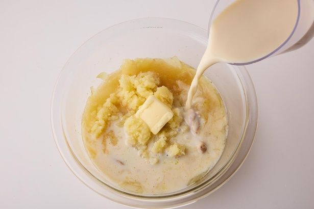 再び2分チンして混ぜる （C）まるみキッチン／KADOKAWA