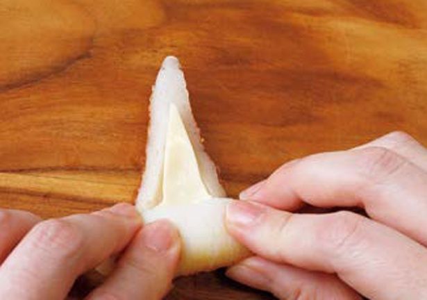 手前からきつく巻いていく (C)つやこママ／KADOKAWA