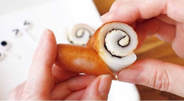 くるくるちくわのかたつむりの作り方 (C)つやこママ／KADOKAWA