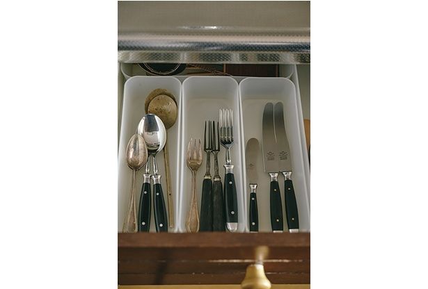 1種類につき2個までに減らしたカトラリー （C）深尾 双葉／KADOKAWA