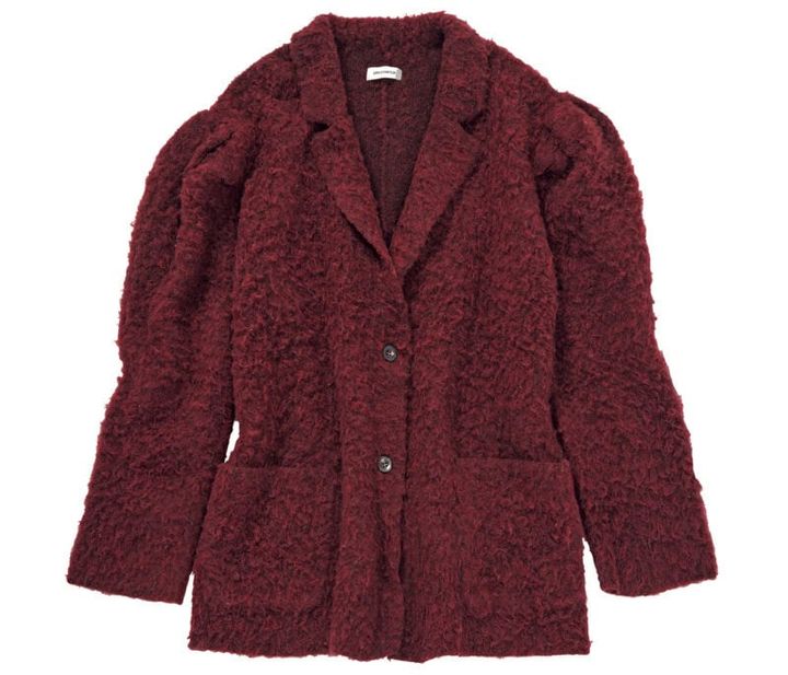 パフスリーブで華やか。ジャケット￥57,200（オープン セサミ クラブ）